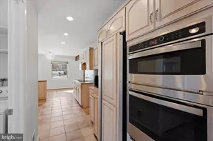 10858 Parcel Ct, Oakton, VA 22124 - Photo 7