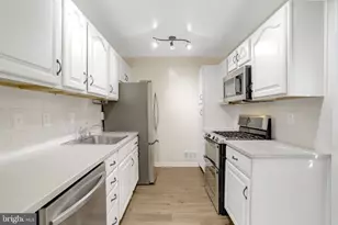 2800 Joseph Makell Ct, Alexandria, VA 22306 - Photo 3