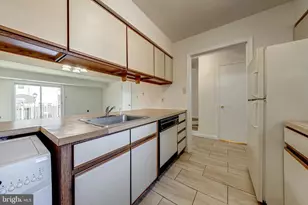 14369 Saguaro Pl, Centreville, VA 20121 - Photo 7