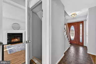 8905 Side Saddle Rd, Springfield, VA 22152 - Photo 11