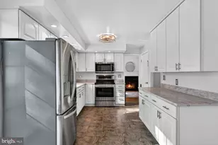 8905 Side Saddle Rd, Springfield, VA 22152 - Photo 19