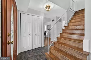 8905 Side Saddle Rd, Springfield, VA 22152 - Photo 7