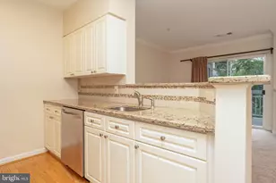 2204 Westcourt Ln, Herndon, VA 20170 - Photo 7