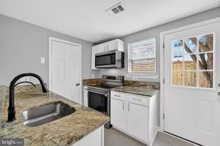 4375 Pembrook Village Dr, Alexandria, VA 22309 - Photo 13