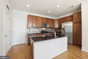 2951 Finsbury Pl, Fairfax, VA 22031 - Photo 5