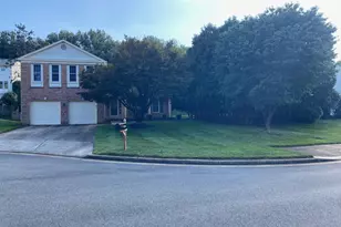 8305 Forestree Ct, Vienna, VA 22182 - Photo 3