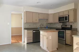 8305 Forestree Ct, Vienna, VA 22182 - Photo 11