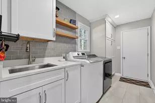 11922 Holly Spring Dr, Great Falls, VA 22066 - Photo 19