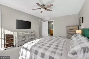 11922 Holly Spring Dr, Great Falls, VA 22066 - Photo 25