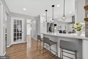 11922 Holly Spring Dr, Great Falls, VA 22066 - Photo 9