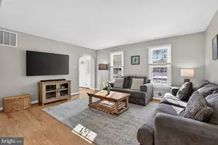 11922 Holly Spring Dr, Great Falls, VA 22066 - Photo 17