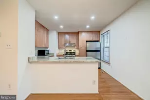 2350 Branleigh Park Ct, Reston, VA 20191 - Photo 9