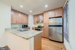 2350 Branleigh Park Ct, Reston, VA 20191 - Photo 3