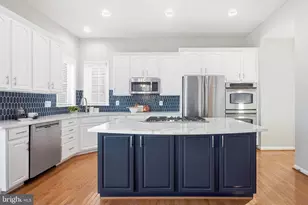 8322 Middle Ruddings Dr, Lorton, VA 22079 - Photo 7