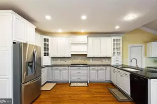 10418 Willow Crest Ct, Vienna, VA 22182 - Photo 9