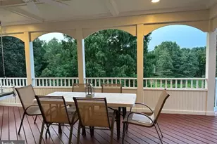 10418 Willow Crest Ct, Vienna, VA 22182 - Photo 3