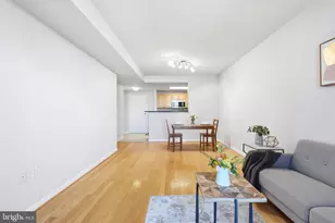 2726 Gallows Rd, Vienna, VA 22180 - Photo 5