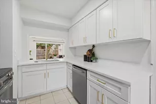 8141 Kingsway Ct, Springfield, VA 22152 - Photo 5