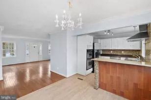 14895 Lambeth Square, Centreville, VA 20120 - Photo 9