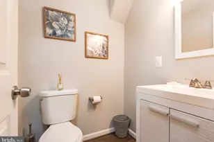 8601 Cromwell Dr, Springfield, VA 22151 - Photo 17