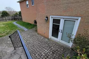 3000 Melanie Ln, Oakton, VA 22124 - Photo 3