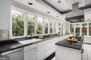 7953 Bolling Dr, Alexandria, VA 22308 - Photo 9