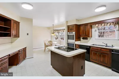 6604 Tina Lane, McLean, VA 22101 - Photo 5
