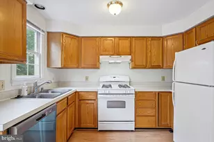 7817 Gum Springs Village Dr, Alexandria, VA 22306 - Photo 9