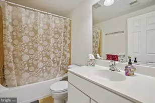 2411 Huntington Park Dr, Alexandria, VA 22303 - Photo 25