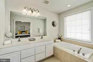 2411 Huntington Park Dr, Alexandria, VA 22303 - Photo 21