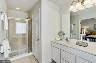 2411 Huntington Park Dr, Alexandria, VA 22303 - Photo 25