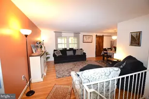 6901 Stoneybrooke Ln, Alexandria, VA 22306 - Photo 3