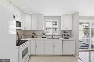 9404 Wrought Iron Ct, Fairfax, VA 22032 - Photo 13