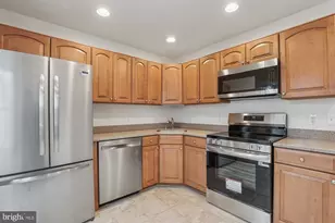 2396 Branleigh Park Ct, Reston, VA 20191 - Photo 7