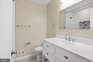 8209 Carrleigh Pkwy, Springfield, VA 22152 - Photo 15