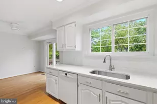 6001 Keble Dr, Alexandria, VA 22315 - Photo 15