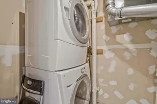 6340 Walking Ln, Alexandria, VA 22312 - Photo 11