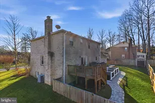 9712 Klimt Ct, Burke, VA 22015 - Photo 7