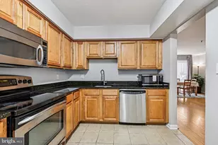 3179 Summit Square Dr, Oakton, VA 22124 - Photo 17