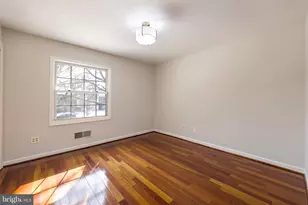 8218 Carrleigh Pkwy, Springfield, VA 22152 - Photo 15