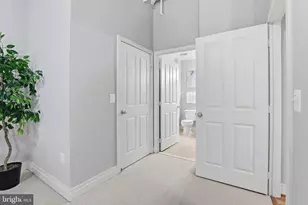 4490 Market Commons Dr, Fairfax, VA 22033 - Photo 25