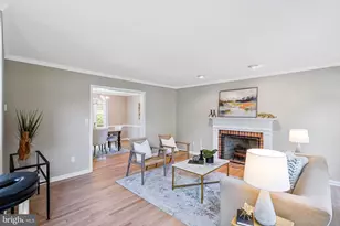 15131 Wetherburn Dr, Centreville, VA 20120 - Photo 7