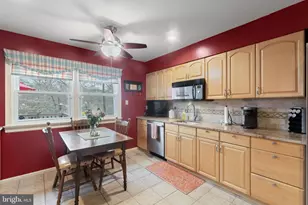 9303 Swinburne Ct, Fairfax, VA 22031 - Photo 7