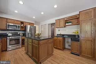 6830 Bluecurl Cir, Springfield, VA 22152 - Photo 15