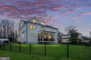 516 Valley Dr SE, Vienna, VA 22180 - Photo 3