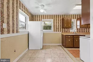 7209 Valleycrest Blvd, Annandale, VA 22003 - Photo 9