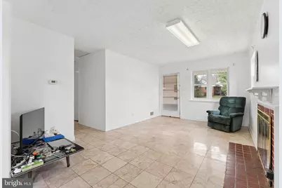 7209 Valleycrest Boulevard, Annandale, VA 22003 - Photo 7