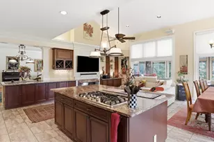 1465 Mayhurst Blvd, McLean, VA 22102 - Photo 9