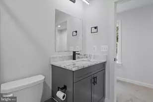 6625 Oak Dr, Alexandria, VA 22306 - Photo 29