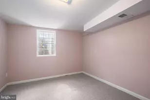 1103 Burwick Dr, Herndon, VA 20170 - Photo 9